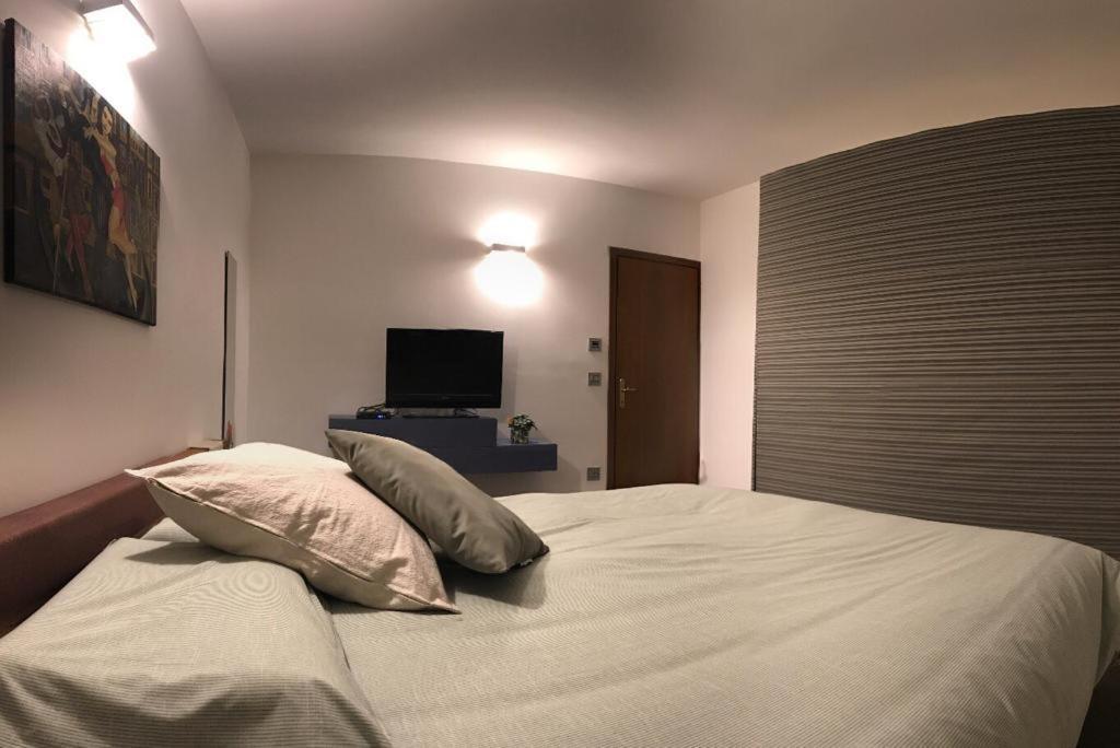 Nifty Intera Villa Con Piscina Relax, Idromassaggio E Sauna Muscletto Kültér fotó